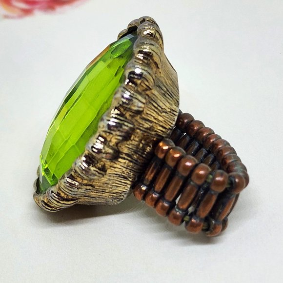 Vintage Green Faceted Gold Setting Chunky Statement Stretch Ring Sz 7+ - Picture 4 of 7